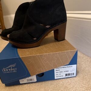 Dansko Delphina Milled Nubuck Shoe